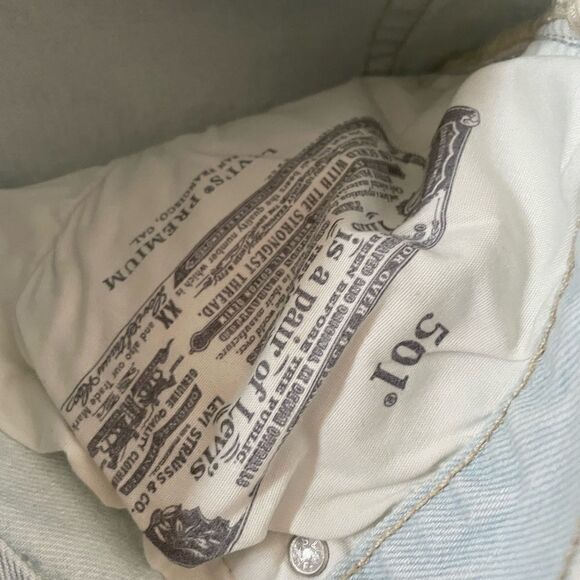 501 Levi light wash jeans - Picture 10 of 10